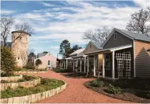  ?? Molly Glentzer / Staff ?? Cottages based on historical Sunday houses accommodat­e overnight guests at the Fredericks­burg Herb Farm.