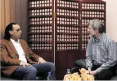  ?? EPA ?? 1. März 2010: Hannibal Gaddafi trifft Max Göldi in Tripolis. Video: Sehen Sie auf 20min.ch das Interview mit Max Göldi.