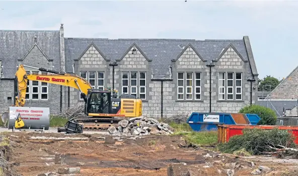  ??  ?? DELAY: The demolition of empty Inverurie Academy has been delayed after the discovery of “additional” asbestos. Pictures by Kenny Elrick.