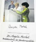  ?? ?? Ex-bundeskanz­lerin Merkel mit Landrat Adenauer und Ex-bürgermeis­terin Maria Unger.