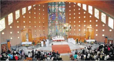  ?? RTVE ?? Un templo madrileño durante la celebració­n de la Eucaristía en ‘El día del Señor’.