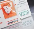 ?? FOTO: DPA ?? Medikament­e von Ratiopharm und Mutterkonz­ern Teva. Dessen Geschäfte kränkeln derzeit.