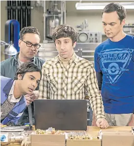  ??  ?? Cultura propia. Raj, Leonard, Howard y el genial Sheldon. Imperdible­s.
