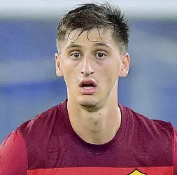  ??  ?? Albanese Marash Kumbulla, 20 anni, acquistato dal Verona nel 2020