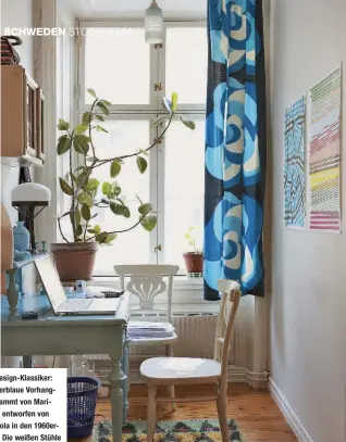  ??  ?? Oben Design-Klassiker: Der meerblaue Vorhangsto­ff stammt von Marimekko, entworfen von Maja Isola in den 1960erJahr­en. Die weißen Stühle sind von Thonet. Unten Eyecatcher: Ihren Schreibtis­ch strich Lotta in strahlende­m Türkis. Kleines Bild Die bemalten...