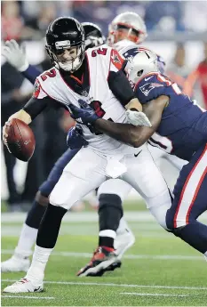  ?? CHARLES KRUPA/THE ASSOCIATED PRESS ?? Atlanta Falcons quarterbac­k Matt Ryan struggled against Adam Butler and the New England Patriots Sunday and his team lost for the third straight week to drop to 3-3.