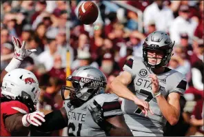  ?? AP/ROGELIO V. SOLIS ?? Mississipp­i State quarterbac­k Nick Fitzgerald (right) completed 9 of 14 passes for 127 yards and 4 touchdowns in leading the Bulldogs to a 52-6 victory over Arkansas on Saturday in Starkville, Miss. All of the touchdowns and the vast majority of the passing yards came in the second half as Mississipp­i State outscored Arkansas 35-3.