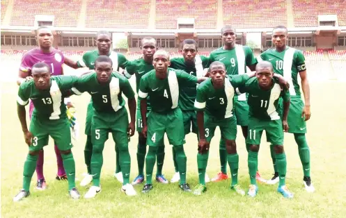  ??  ?? Golden Eaglets pose for photograph before a match.