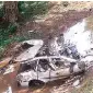  ?? PHOTO: PTI ?? Mangled remains of the police vehicle which was blown up by Naxals with an IED at Dantewada in Chhattisga­rh on Sunday