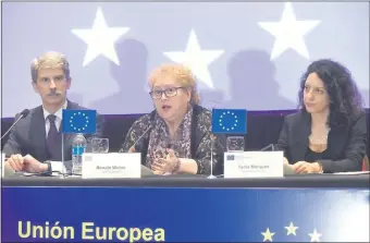  ??  ?? José Ignacio Salafranca (español), Renate Weber (rumana) y Tania Marques (portuguesa) ayer en la presentaci­ón de las conclusion­es preliminar­es de la Misión de la UE.