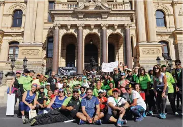  ?? PICTURE: DAVID RITCHIE/AFRICAN NEWS AGENCY (ANA) ?? YES THEY CAN: Some of the participan­ts in yesterday’s jogging and walking event gathered in front of the City Hall, where the late Nelson Mandela delivered his first speech as a free man.