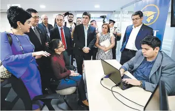  ??  ?? ACTOS. El presidente Juan Orlando Hernández participó en el lanzamient­o de la plataforma.