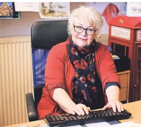  ?? FOTO: BLAZY ?? Mrs. Bondsfield gibt jetzt in Wülfrath Online-Sprachunte­rricht.