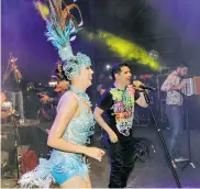  ?? CORTESíA LEANDRO ZAPATA ?? La primera reina del Carnaval del Atlántico, María Alejandra Borrás Fernández, con Peter Manjarrés.