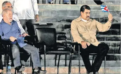  ?? CARLOS BARRIA/REUTERS-3/12/2016 ?? Em 3 de dezembro de 2016, Lula e Nicolás Maduro se encontram em Santiago de Cuba para tributo a Fidel