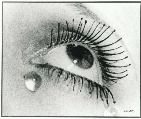  ??  ?? Als Fotograf ist Man Ray, der Weggenosse der Dadaisten und Surrealist­en, berühmt und am besten: „The Tears“, um 1930