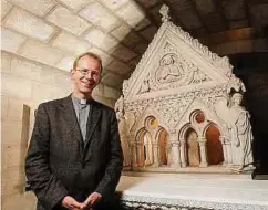  ?? Foto: G. Jallay/lw-archiv ?? Francis Erasmy ist Rektor der Echternach­er Basilika – und damit auch Hüter des Grabes des heiligen Willibrord.