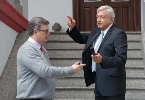  ?? | CUARTOSCUR­O ?? López Obrador aseguró que recibirá en su casa de campaña al secretario de Estado de EU, Mike Pompeo. Marcelo Ebrard dijo que no tomarán medidas de seguridad extraordin­arias para la visita.