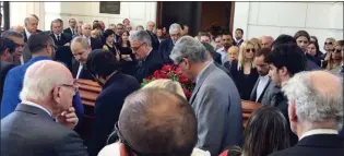  ?? FOTOS: ?? FUNERAL. De la ceremonia participar­on los miembros de la Corte y Elisa Carrió.