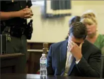  ?? CARA OWSLEY, THE ASSOCIATED PRESS ?? Former University of Cincinnati police officer Ray Tensing reacts Friday as Judge Leslie Ghiz declares a mistrial.