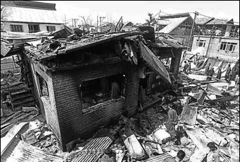  ?? WASEEM ANDRABI/HT ?? Villagers gather near the damaged house in which two militants and a minor were killed during an encounter with security forces at Hajin in north Kashmir's Bandipora on Friday.