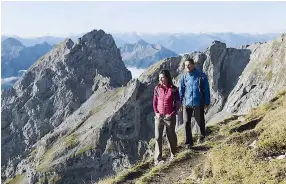  ??  ?? 200 Kilometer lang und 6.800 Höhenmeter – Spitzenwan­derweg ZUGSPITZ Region