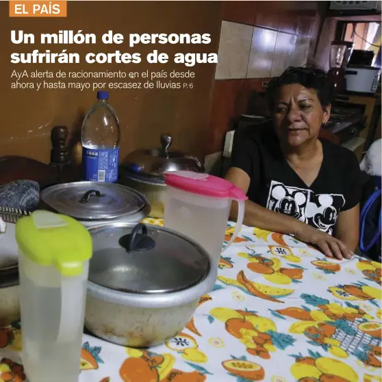  ?? MAYELA LÓPEZ ?? En San Francisco de Coronado, San José, Ana Lucrecia Durán vive un calvario. El agua llega a su casa, donde hay cinco niños, a partir de las 11 p. m. y la acumulan en ollas y botellas para el día siguiente. El racionamie­nto seguirá hasta junio.