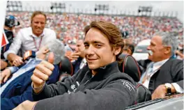  ??  ?? Guti desfiló como embajador del GP de México, ayer en el Hermanos Rodríguez.