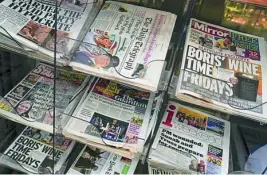  ?? AP ?? Las portadas de los diarios británicos con la exclusiva del «Mirror»
