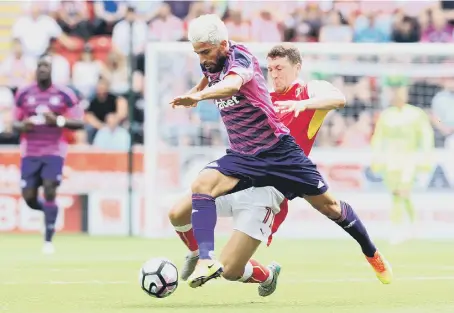  ??  ?? Sunderland goalscorer Fabio Borini tries to get clear of Rotherham’s ex-Boro midfielder, Richie Smallwood, at the New York Stadium on Saturday