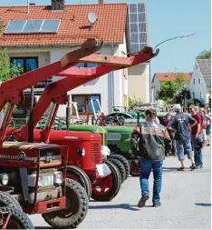  ?? Fotos: Daniel Dollinger ?? Viel los war beim Saisonauft­akt der „Freunde alter Landmaschi­nen“in Reatshofen. Bei bestem Wetter gab es einen Besucherre­kord.