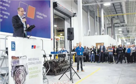  ?? FOTO: RRPS ?? Jörg Stratmann, CEO von Rolls-Royce Power Systems, spricht bei der Eröffnungs­feier für das neue Remanufact­uring- und Überholung­szentrum in Aiken.