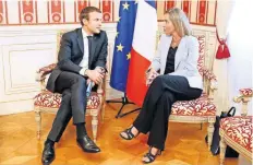  ??  ?? El presidente francés Emmanuel Macron con la Alta Representa­nte de la Unión Europea para Asuntos Exteriores, Federica Mogherini, ayer, en Trieste, Italia.