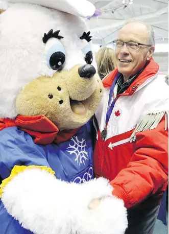  ?? FILES ?? Frank King, Calgary Olympic Organizing Committee chair, takes part in an impromptu dance with mascot Hidy, during an event marking the 25-year anniversar­y of the 1988 Winter Olympics.