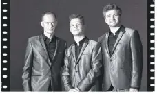  ??  ?? De gauche à droite : Nicolas Schoeb ; Christophe Baillet ; Richard Golian, les trois membres du groupe Ensemble vocal Axis.