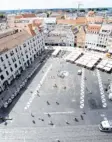  ?? Foto: Silvio Wyszengrad ?? Der stimmungsv­olle Rathauspla­tz ist einer von vielen Orten in der Stadt, die das gute Lebensgefü­hl in Augsburg ausmachen.