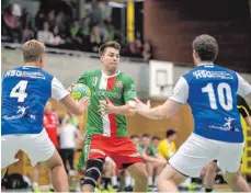  ?? FOTO: THOMAS SIEDLER ?? Die SG Hofen Hüttlingen (grünes Trikot) muss am Samstag bei der HSG Oberkochen/Königsbron­n antreten.