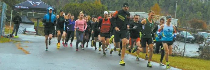  ??  ?? Un total de 17 coureurs et de huit coureuses ont pris le départ du 5 km Pirate, dimanche. - Gracieuset­é