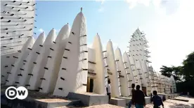  ??  ?? Moschee in Bobo Dioulasso in Burkina Faso