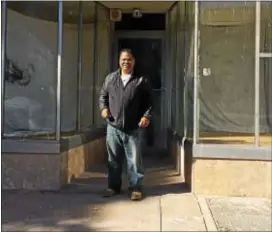  ?? L.A. PARKER — THE TRENTONIAN ?? Paul Perez fended off inquiries about his mayoral intentions Saturday but showed a North Broad St. property he purchased and renovated.