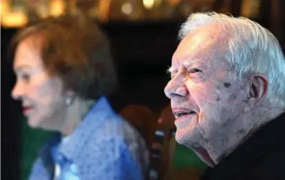  ??  ?? Jimmy (93) og Rosalynn (91) Carter på middag hos en gammel venn og nabo i hjembyen Plains, Georgia, der de lever et enkelt og tilbaketru­kket liv.
