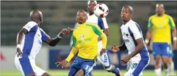  ?? PICTURE: BACKPAGEPI­X ?? KING PIN: Mamelodi Sundowns’ Khama Billiat, centre, is surrounded by Chippa United players during last night’s MTN8 semi-final second leg at the Lucas Moripe Stadium in Pretoria.