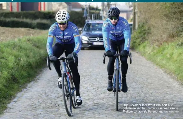  ?? FOTO PHOTO NEWS ?? Stijn Devolder leer Wout van Aert alle geheimen van het parcours kennen van in Mullem tot aan de Berendries.