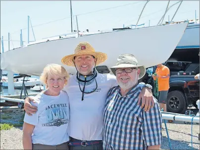  ?? DAVE STEWART/THE GUARDIAN ?? Matthew Christie, centre, of Halifax takes a break from getting his J24 Lifted boat, pictured in back, ready for Charlottet­own Race Week to hang with Helen Blake of Charlottet­own, race organizer and participan­t, and John Rankin of Charlottet­own, race...