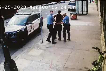  ?? / Associated Press 2020 ?? A video shows Minneapoli­s officers Thomas Lane (left) and J. Alexander Kueng escorting George Floyd, to a police vehicle.