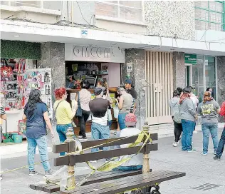  ?? MENDOZA
FOTO: ADRIÁN ?? Aumentó el 80% de afluencia de personas en el centro de la ciudad.