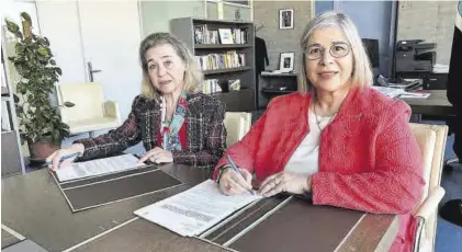  ?? JUNTAEX ?? La consejera de Educación, Mercedes Vaquera, con la presidenta del Colegio de Psicólogos, Rosa Mª Redondo, ayer.