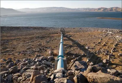  ?? NHAT V. MEYER/BAY AREA NEWS GROUP ?? Looking north Thursday at the San Luis Reservoir in Merced County. Merced’s reservoirs are projected to run completely dry by next summer.