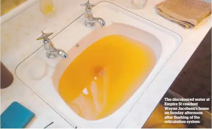  ??  ?? The discoloure­d water at Empire St resident Wayne Jacobsen’s home on Sunday afternoon after flushing of the reticulati­on system.