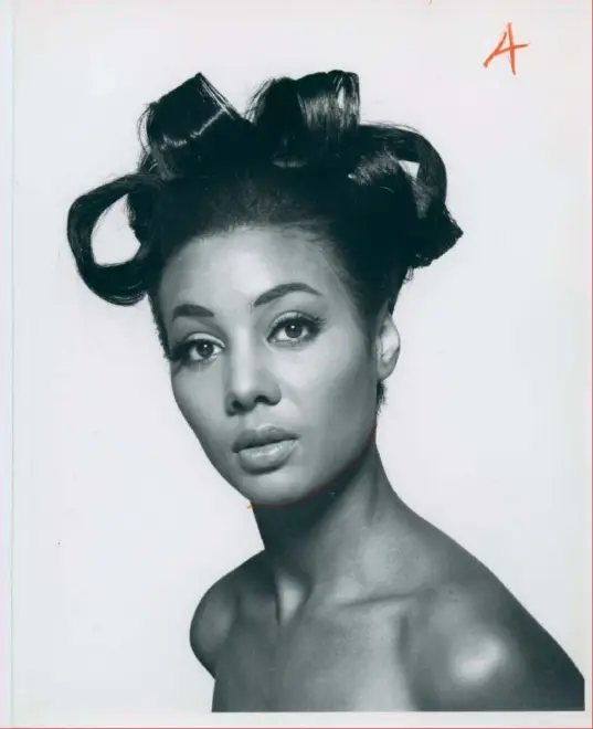  ??  ?? Hairstyles, 1965; photograph from the archives of the Johnson Publishing Company. In “Theaster Gates. Black Madonna,” Kunstmuseu­m Basel, 2018. Courtesy: Theaster Gates.